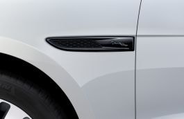 Jaguar F-PACE Gloss Black Side Power Vent Kit, 21MY onwards