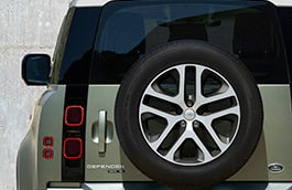 Land Rover Defender - 20" Style 5095, Diamond Turned with Dark Grey contrast