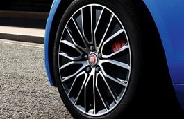 Jaguar XE 18" Style 1049, Diamond Turned with Gloss Black contrast